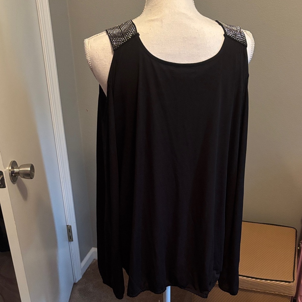 Black cold shoulder shirt - Picture 5 of 6